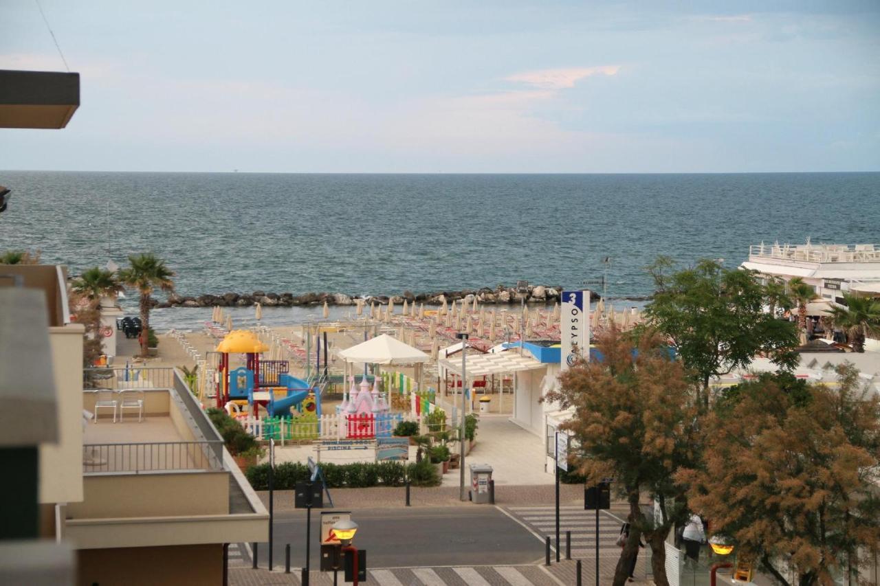 Hotel Baltic Misano Adriatico Εξωτερικό φωτογραφία