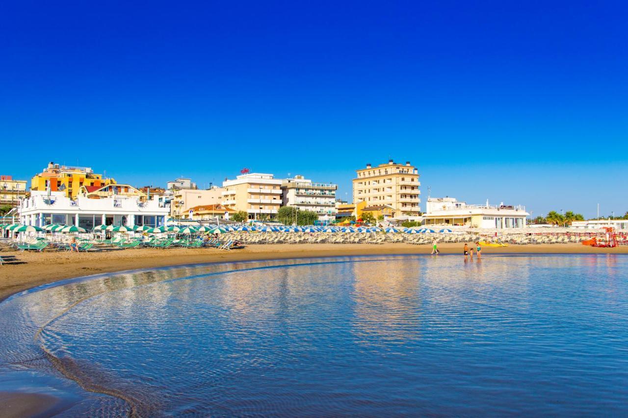 Hotel Baltic Misano Adriatico Εξωτερικό φωτογραφία