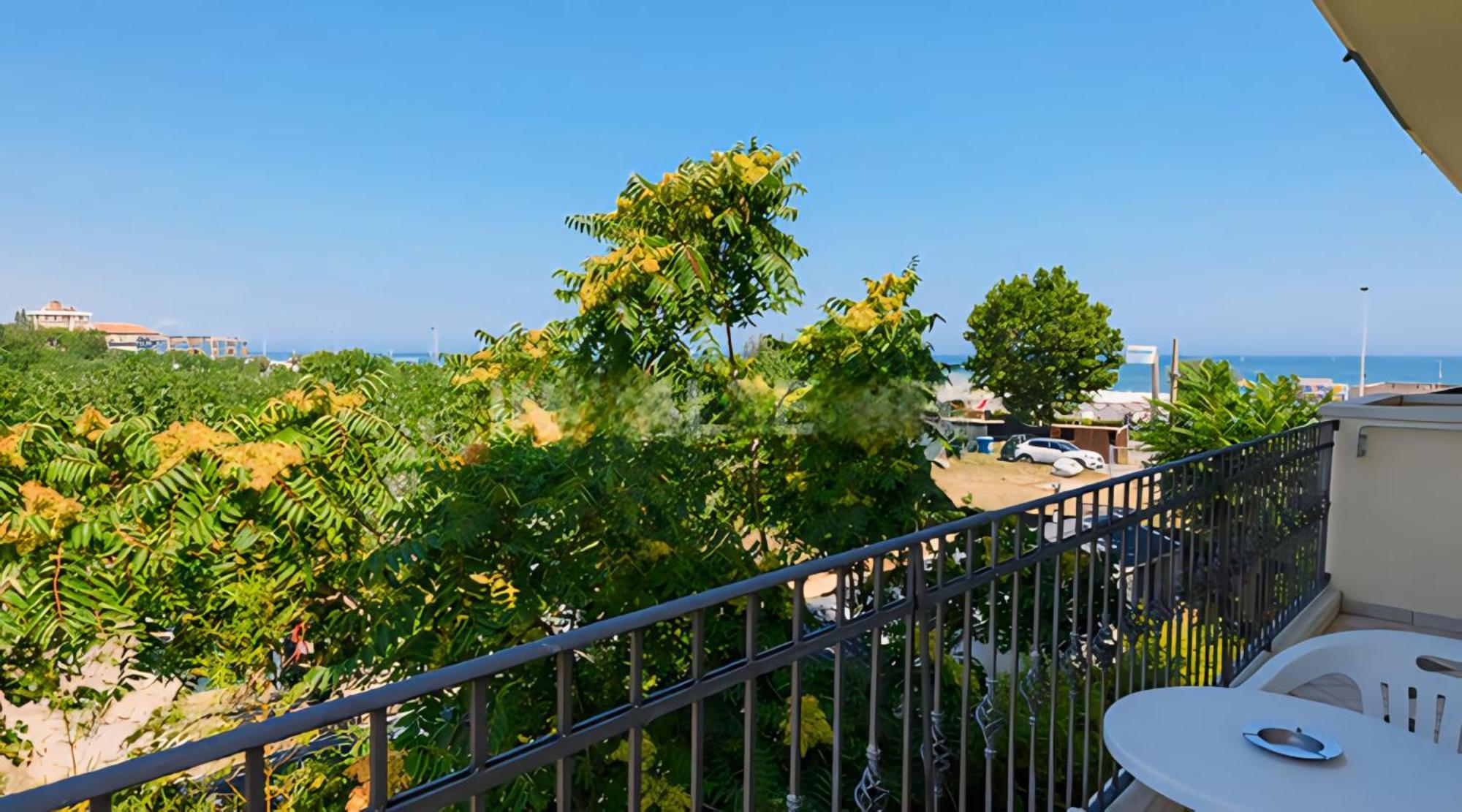 Hotel Baltic Misano Adriatico Εξωτερικό φωτογραφία